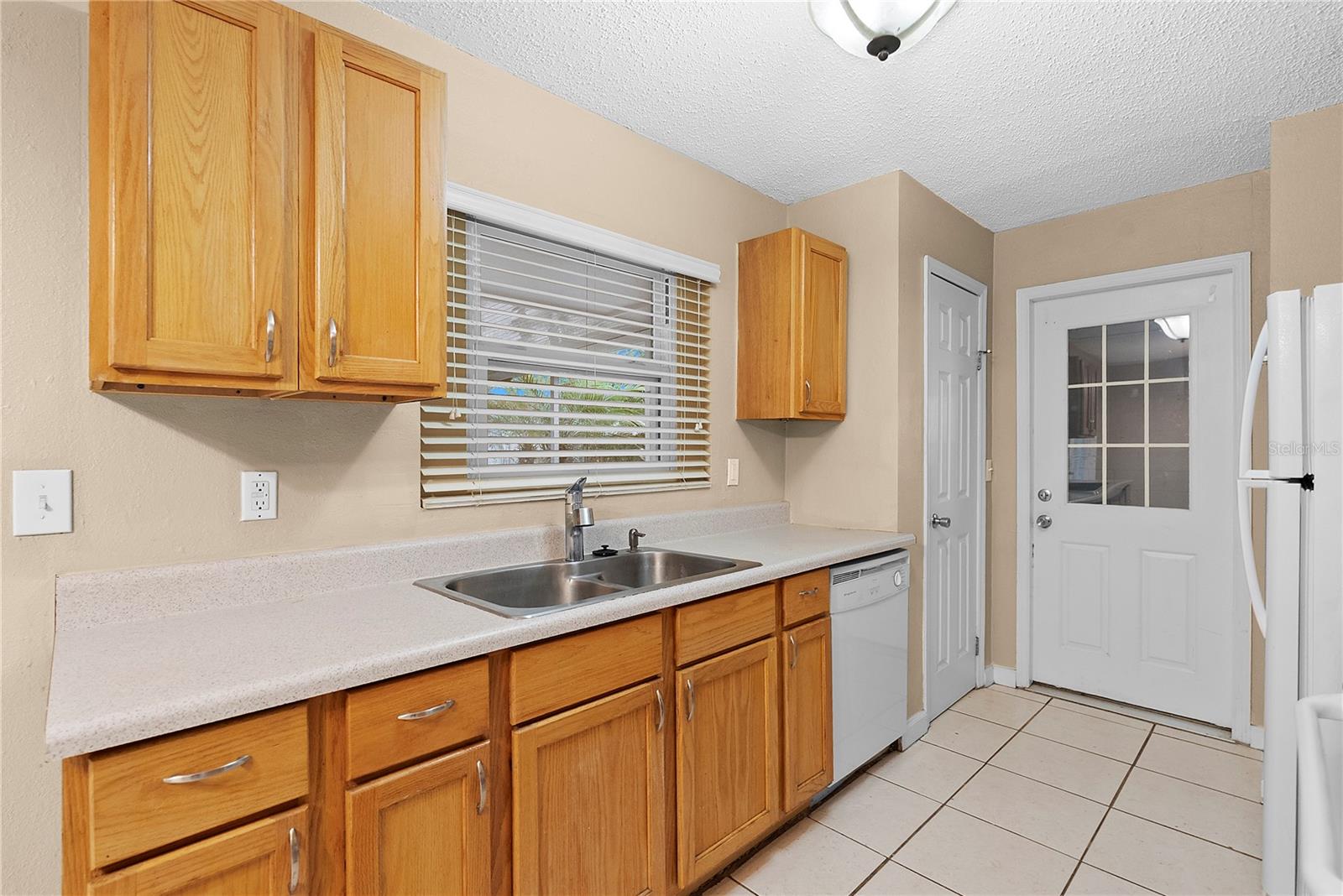 Image 14 of 26 For 102 Camphorwood Court