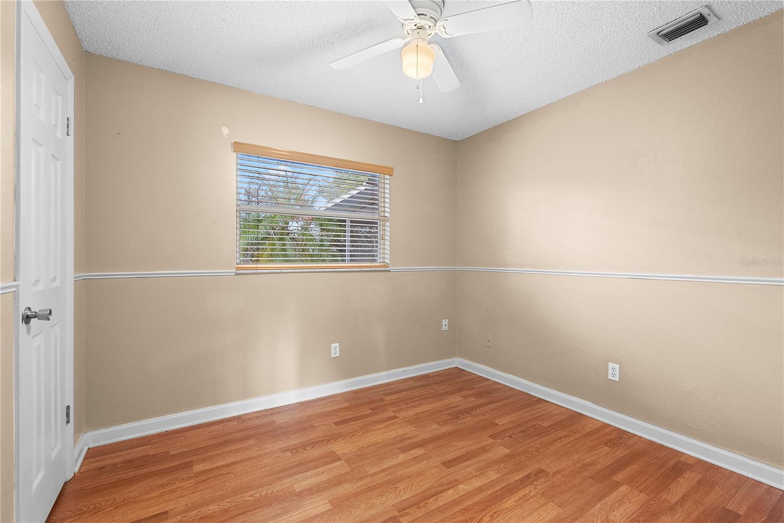 Image 17 of 26 For 102 Camphorwood Court