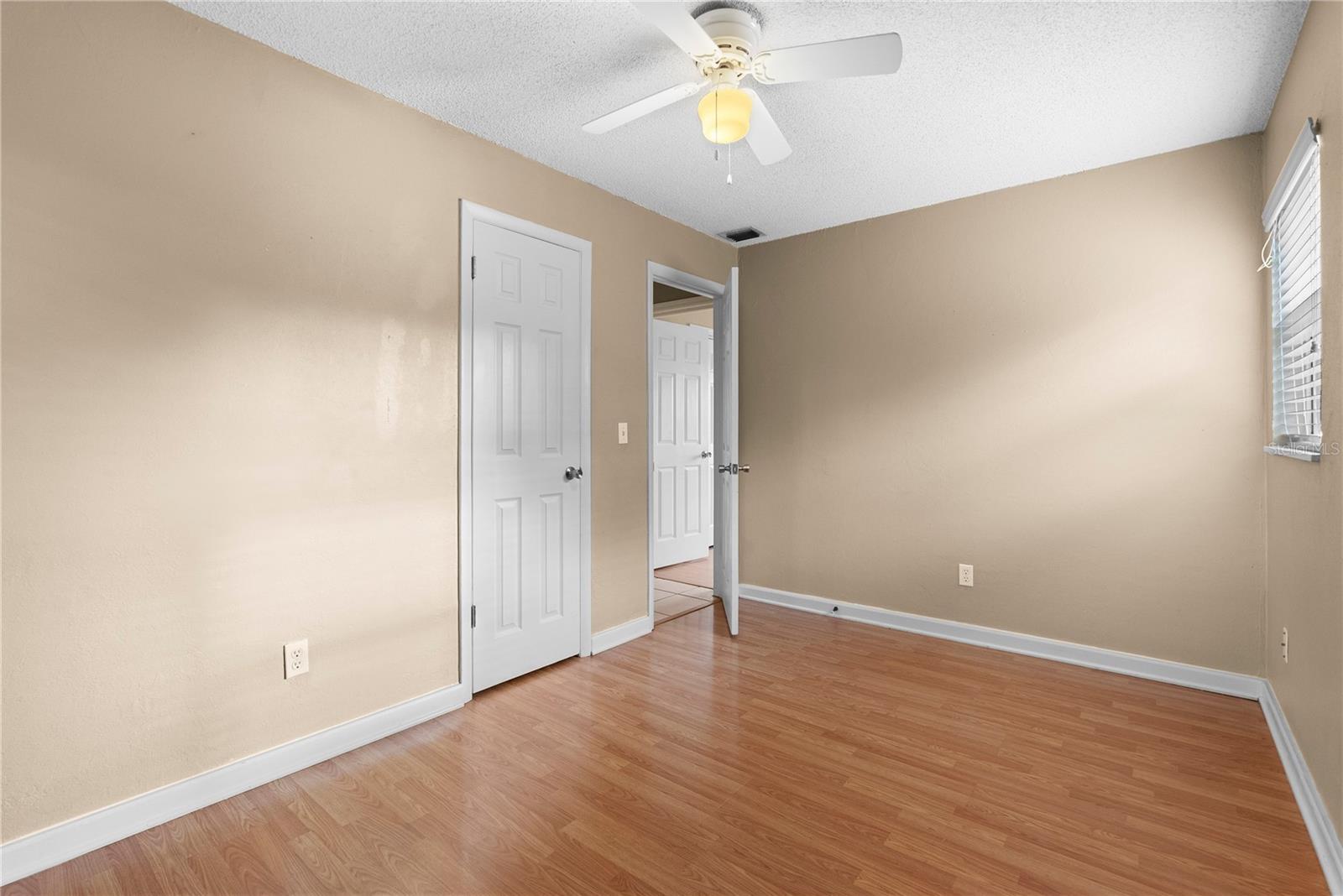 Image 20 of 26 For 102 Camphorwood Court