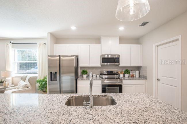 Image 5 of 22 For 593 Broadoak Drive