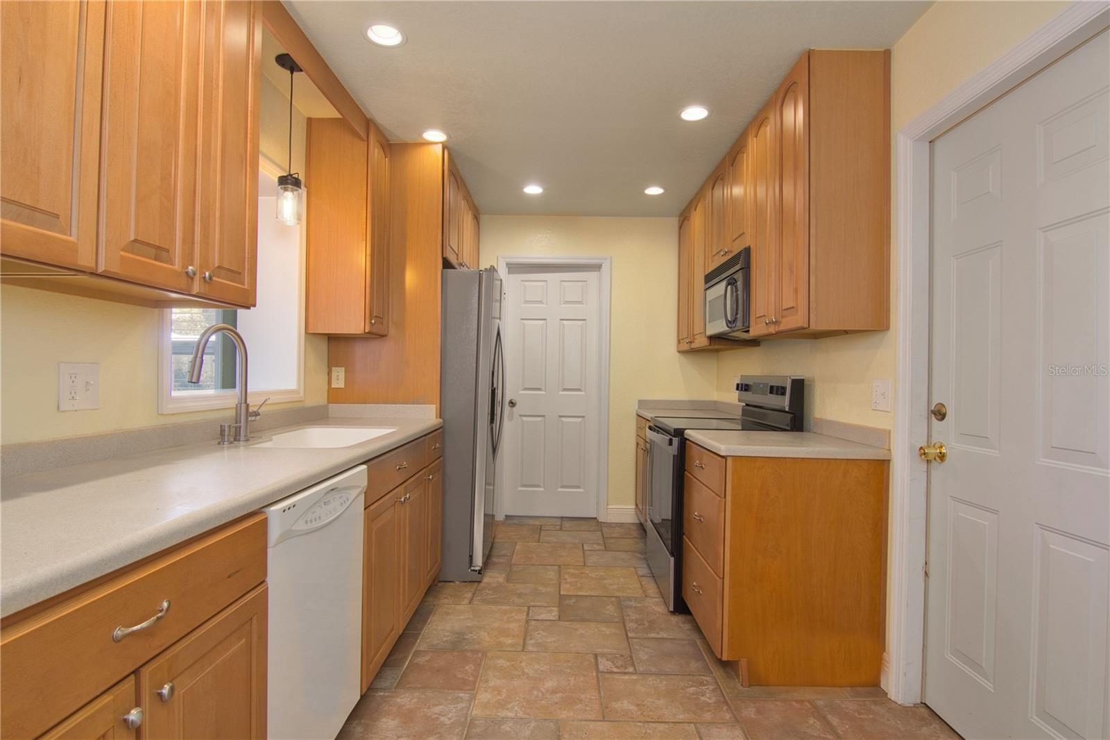 Image 15 of 24 For 220 Valencia Court