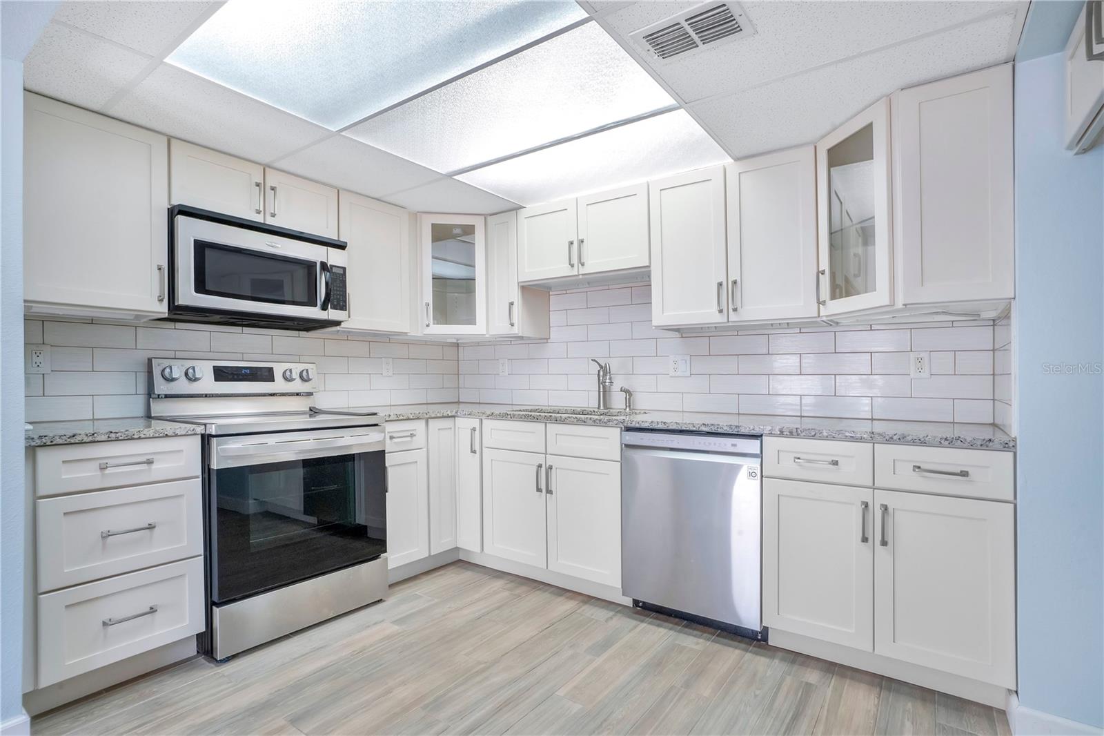 Image 2 of 25 For 5656 Royal Pine Boulevard 27