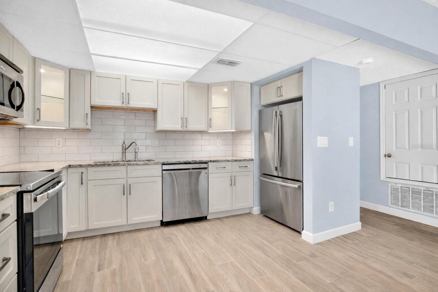 Image 4 of 25 For 5656 Royal Pine Boulevard 27