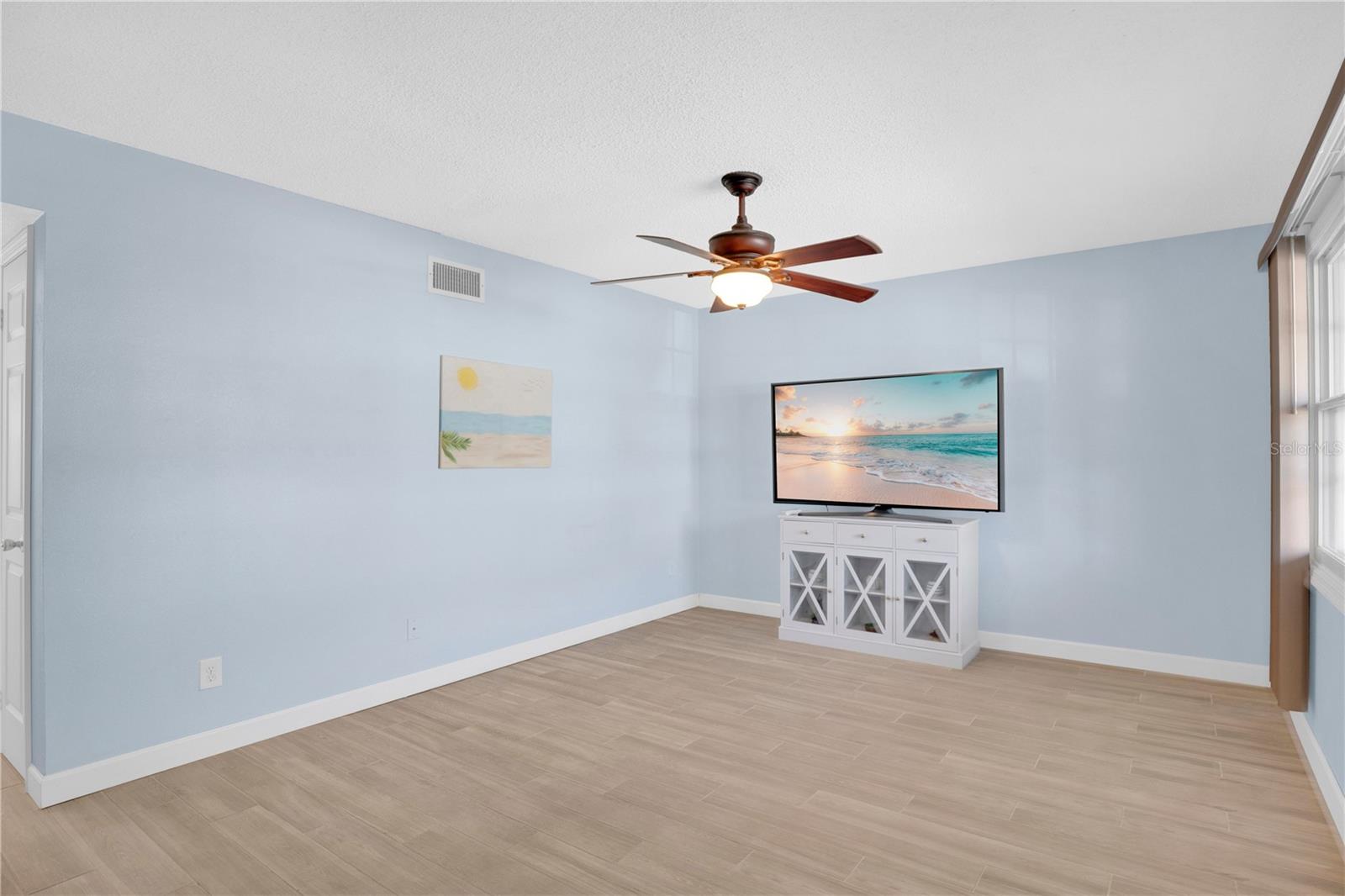 Image 8 of 25 For 5656 Royal Pine Boulevard 27