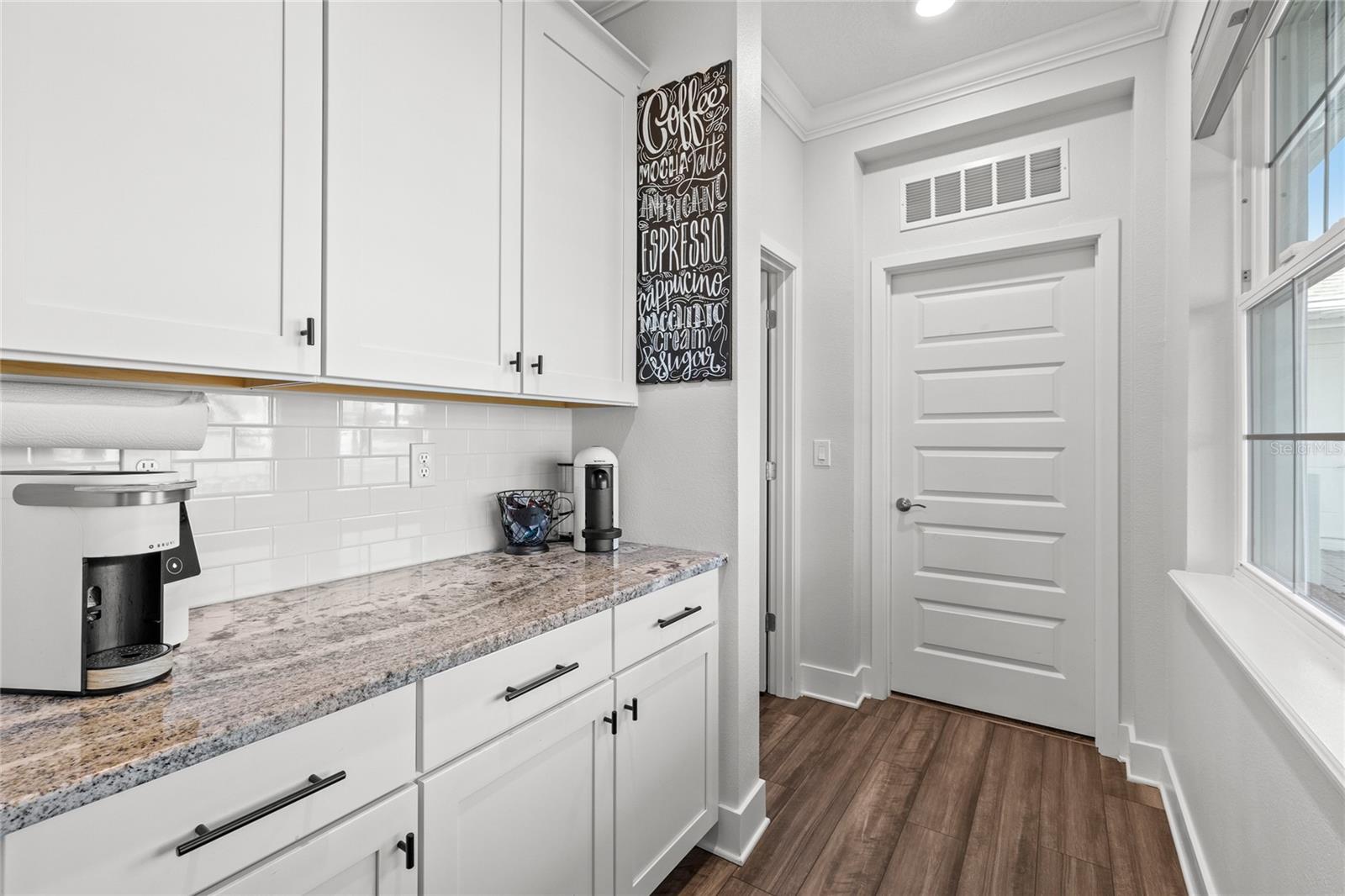 Image 19 of 52 For 15306 Lebeau Loop