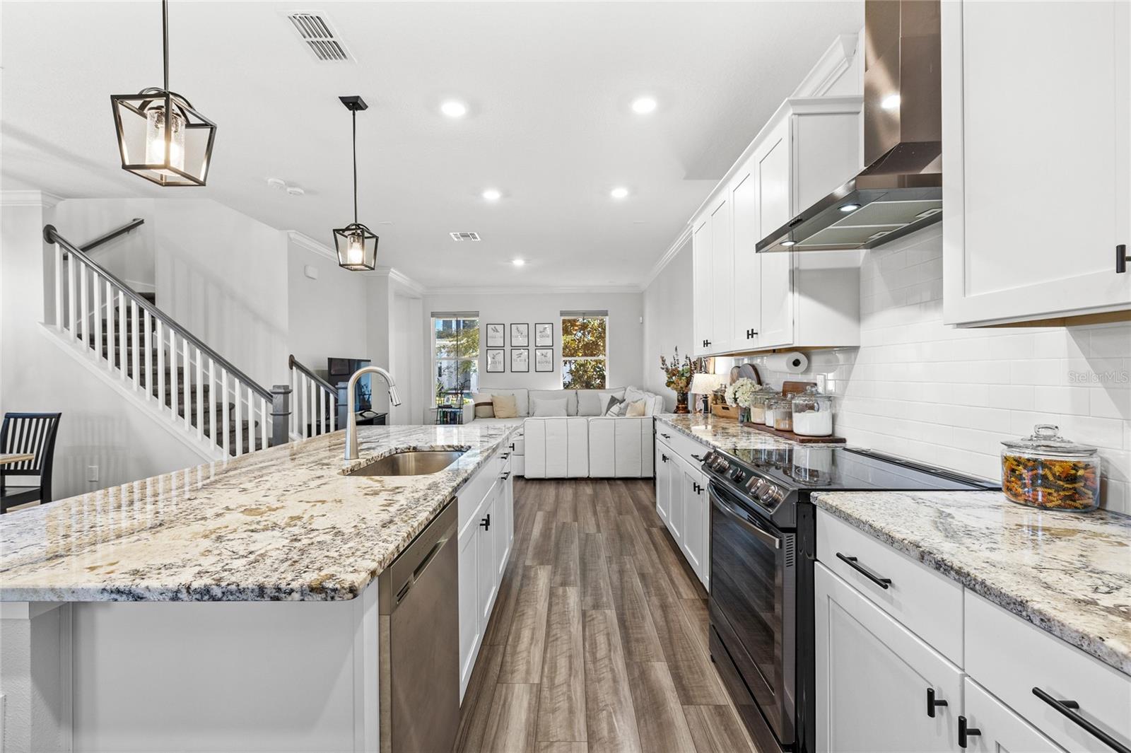 Image 5 of 52 For 15306 Lebeau Loop