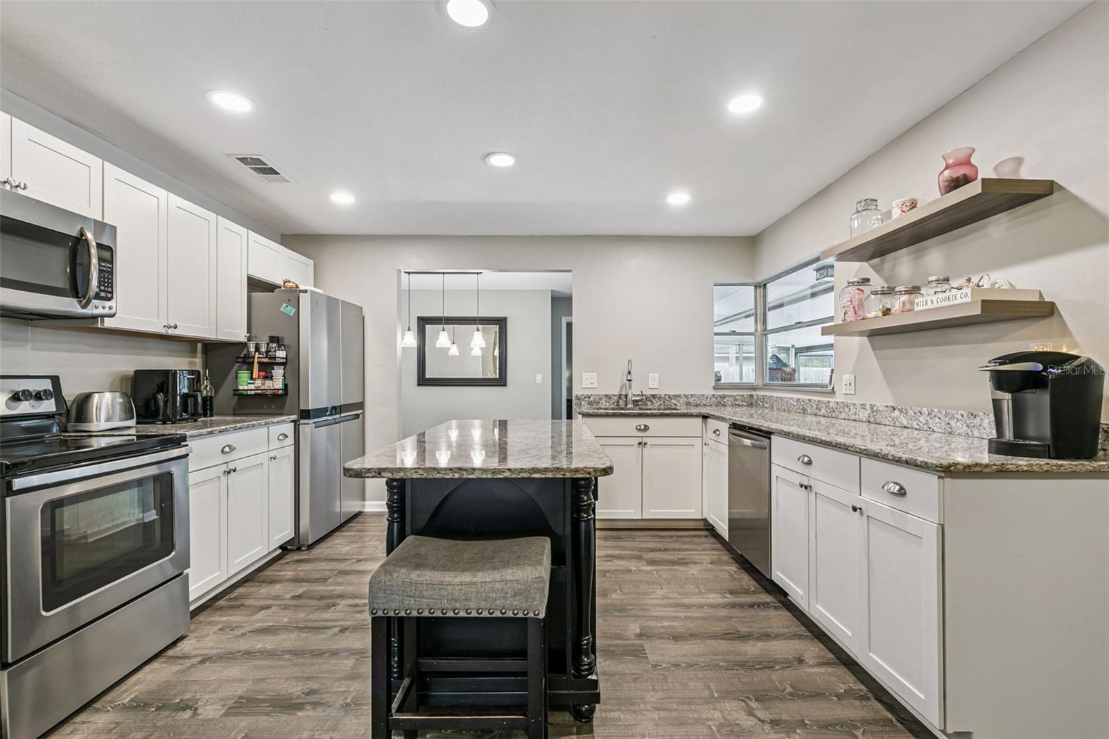 Image 2 of 40 For 895 Palmetto Street