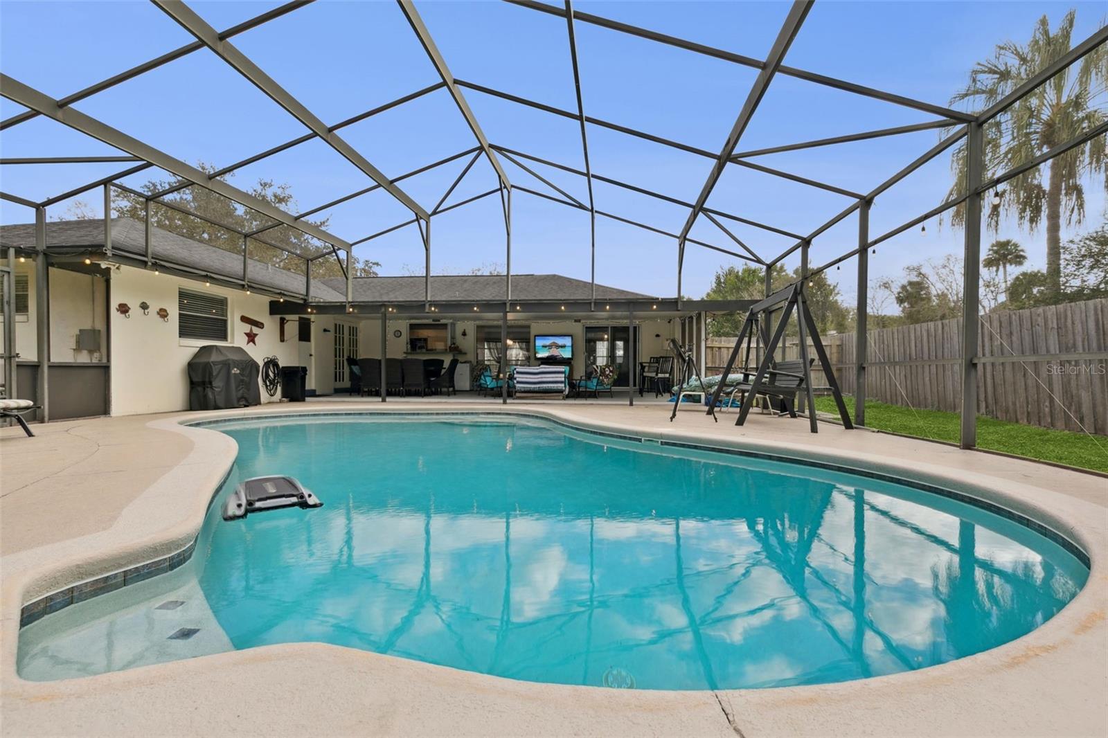 Image 22 of 40 For 895 Palmetto Street