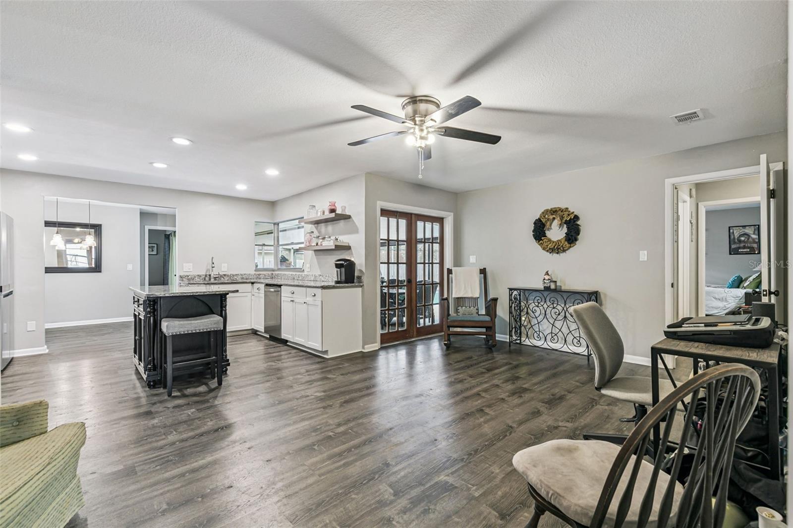 Image 4 of 40 For 895 Palmetto Street