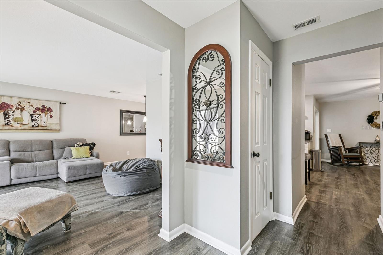 Image 6 of 40 For 895 Palmetto Street