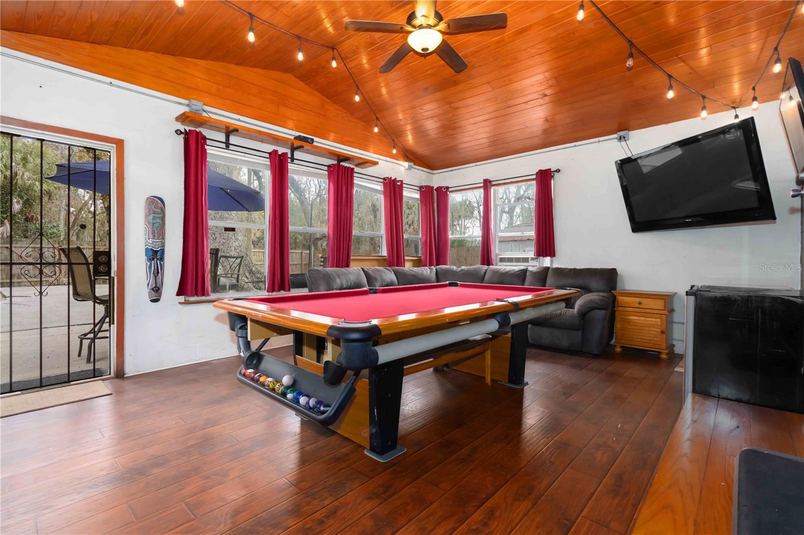 Image 10 of 22 For 160 Oakwood Drive