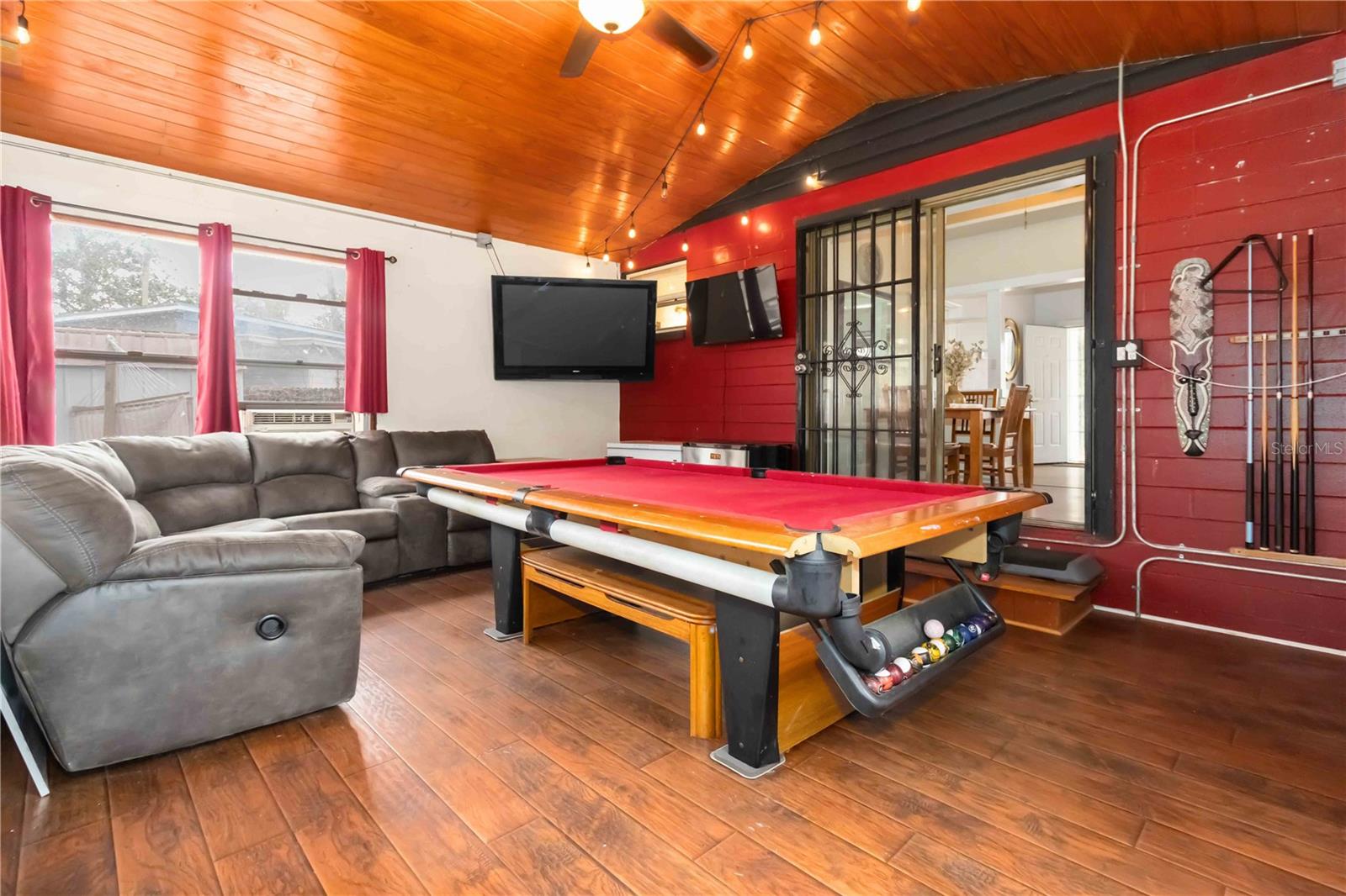 Image 11 of 22 For 160 Oakwood Drive