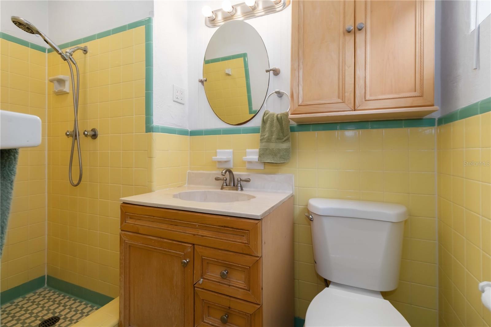 Image 14 of 22 For 160 Oakwood Drive