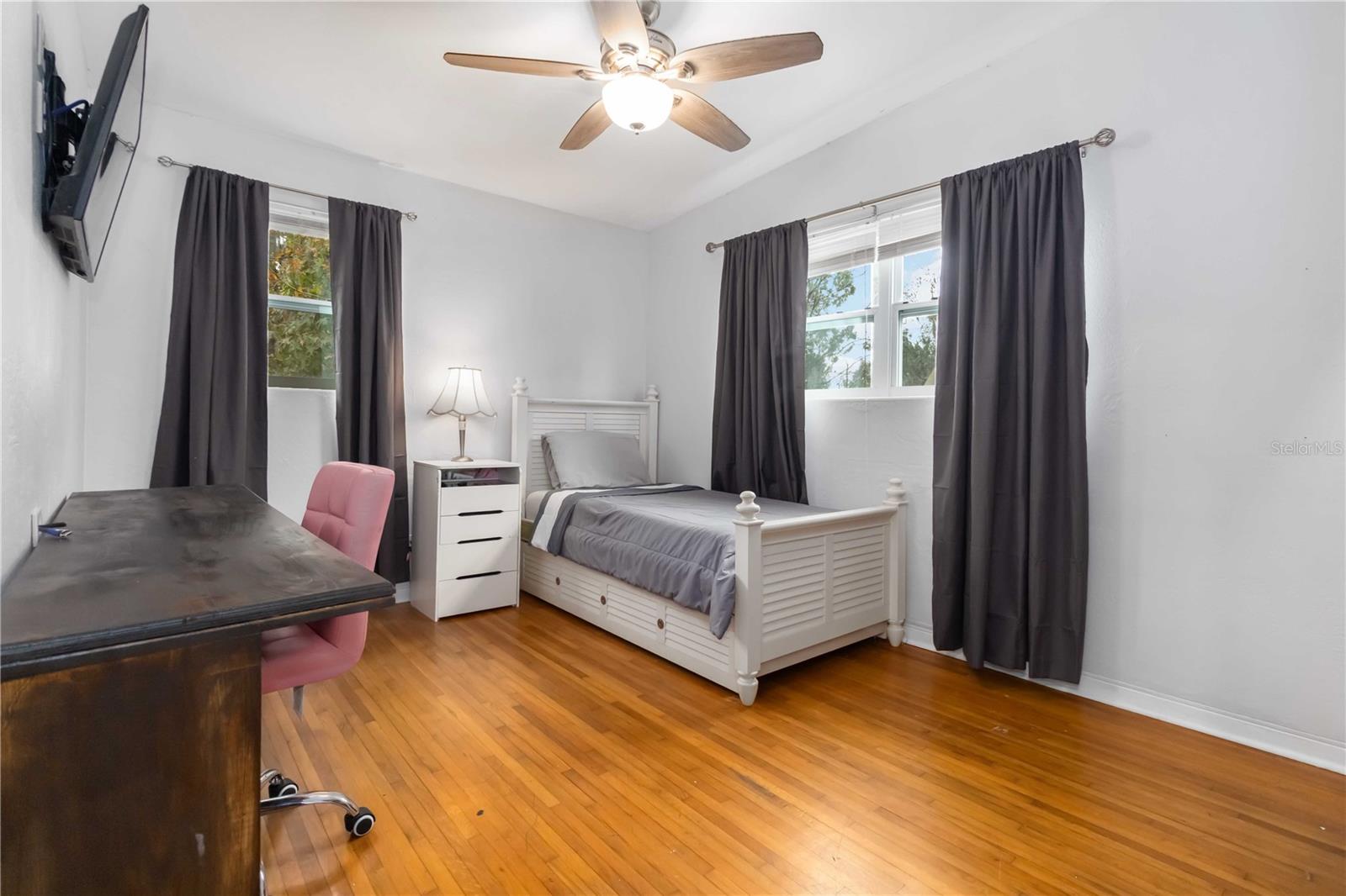 Image 15 of 22 For 160 Oakwood Drive