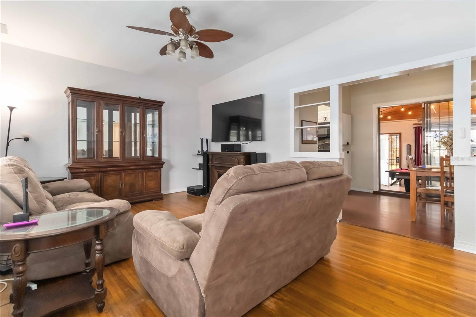 Image 3 of 22 For 160 Oakwood Drive