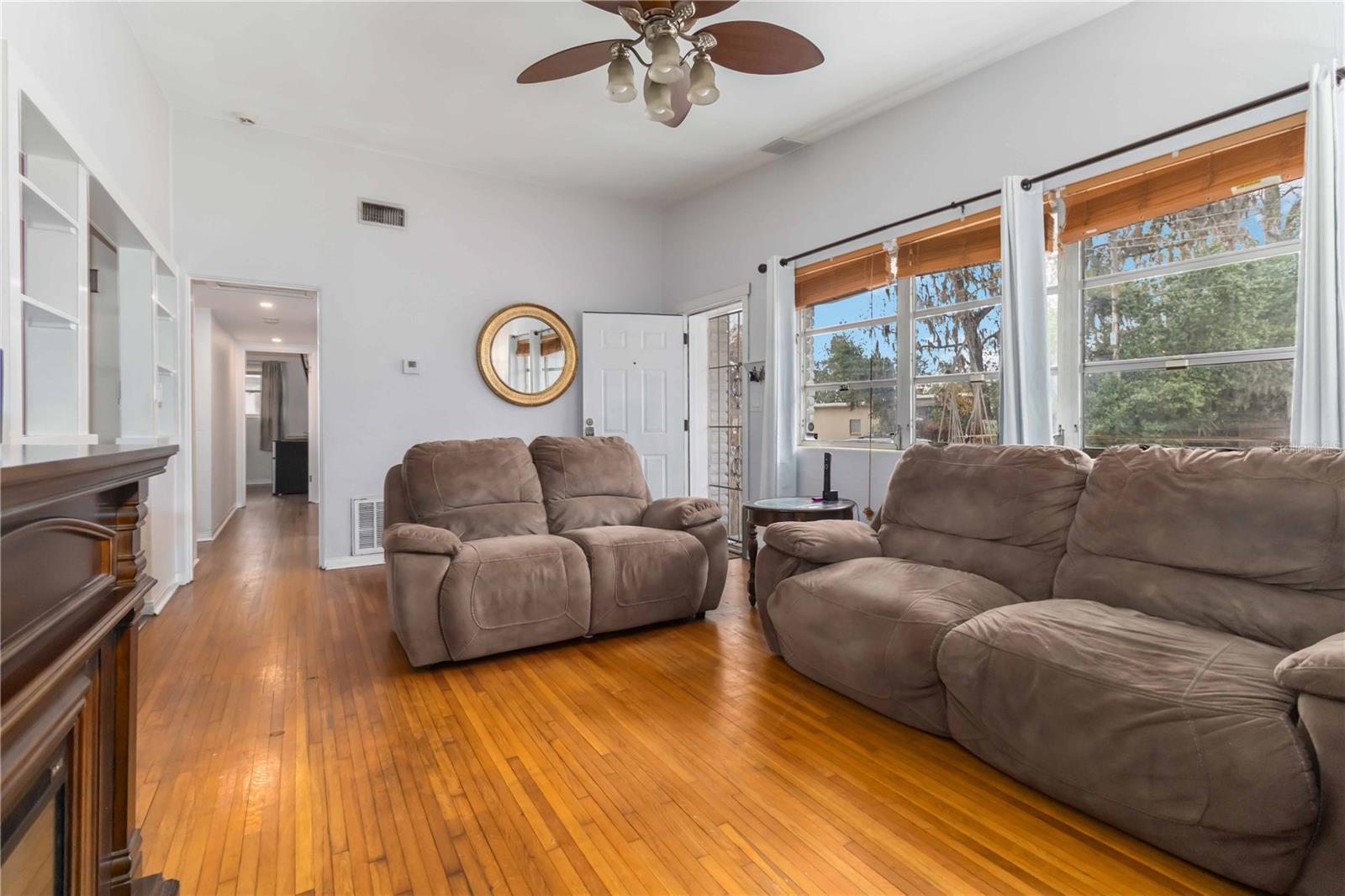 Image 5 of 22 For 160 Oakwood Drive