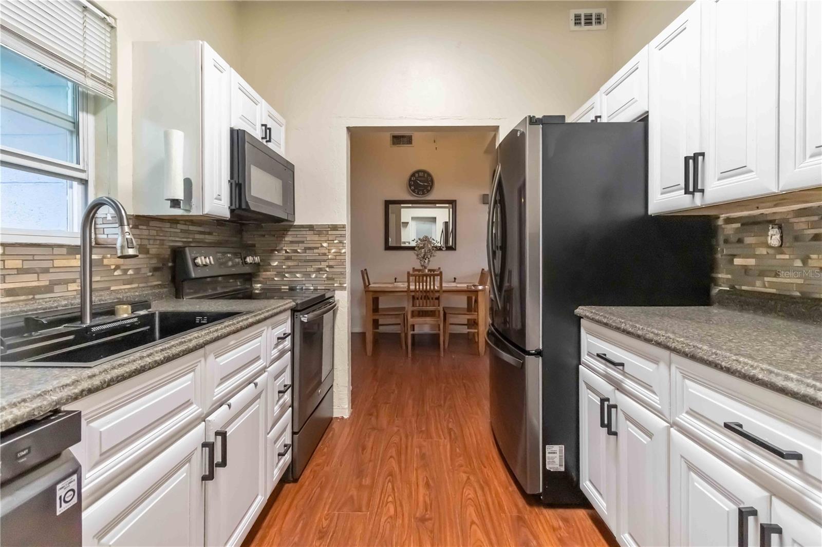 Image 9 of 22 For 160 Oakwood Drive