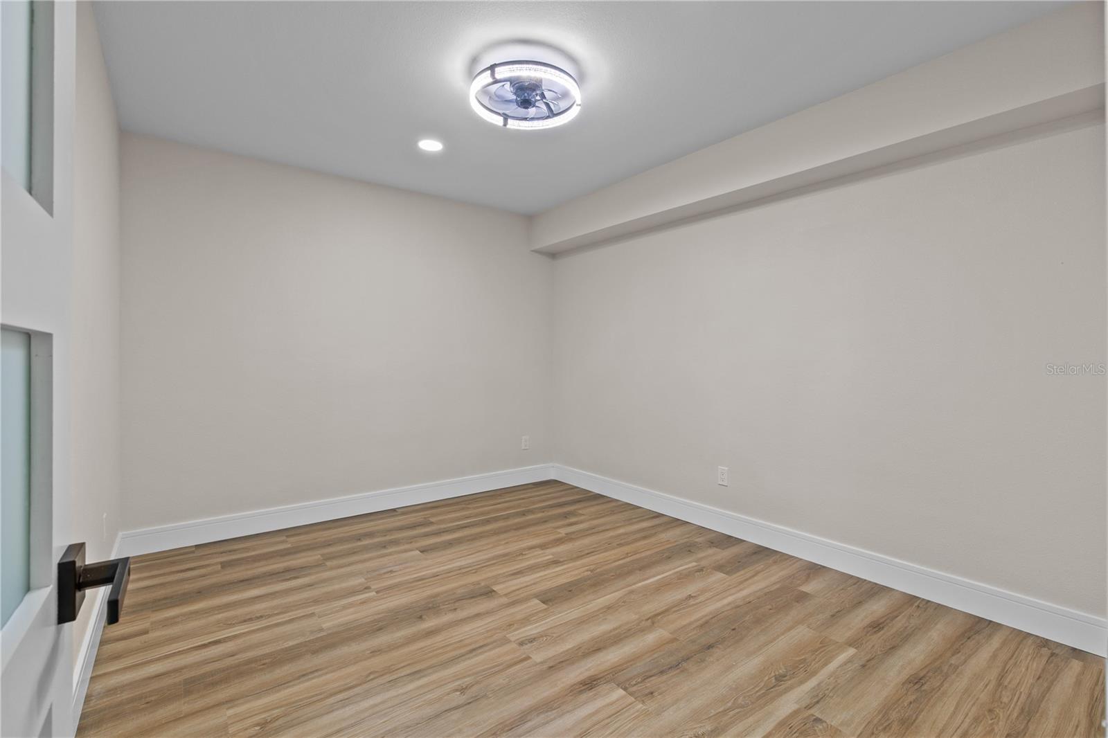 Image 18 of 32 For 3267 Peninsula Drive