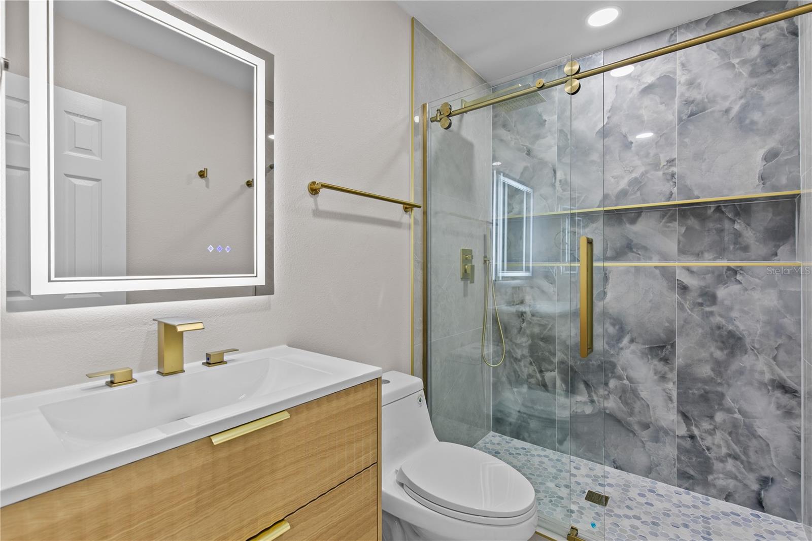 Image 19 of 32 For 3267 Peninsula Drive