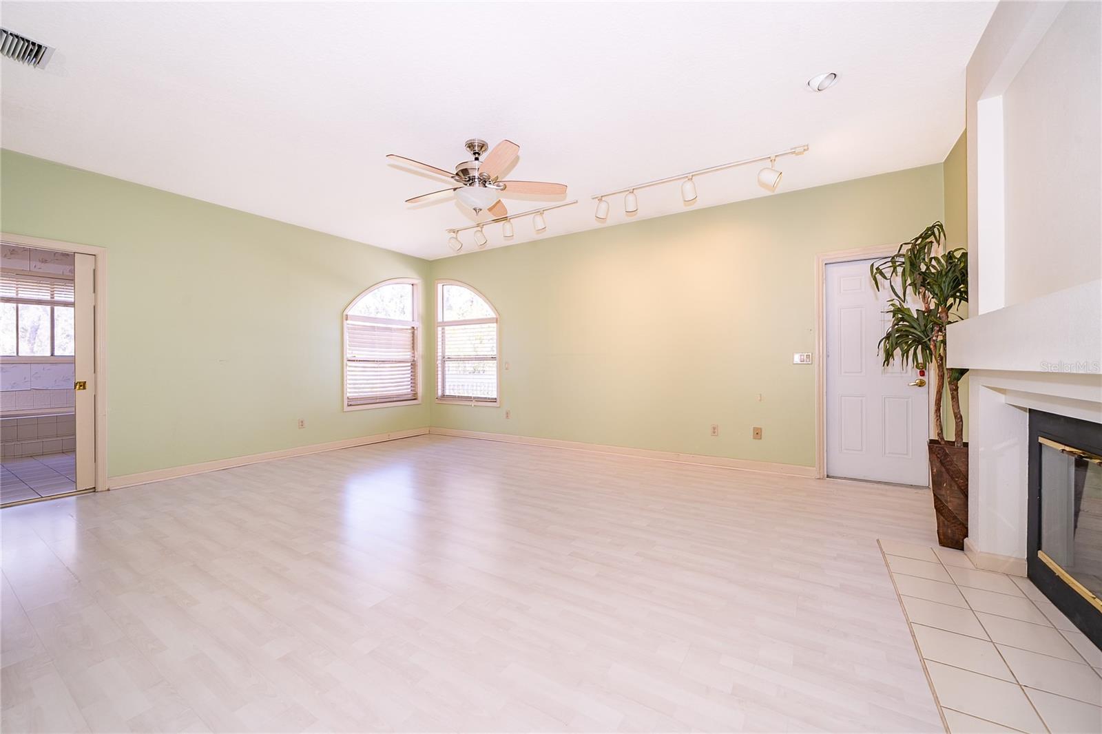 Image 24 of 49 For 1813 Hidden Pine Lane