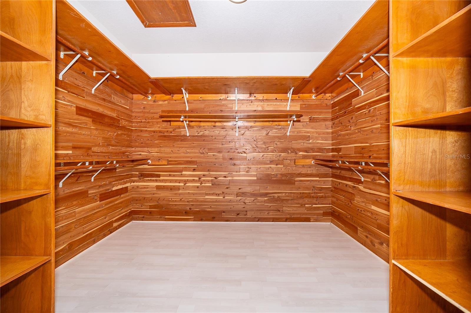 Image 27 of 49 For 1813 Hidden Pine Lane