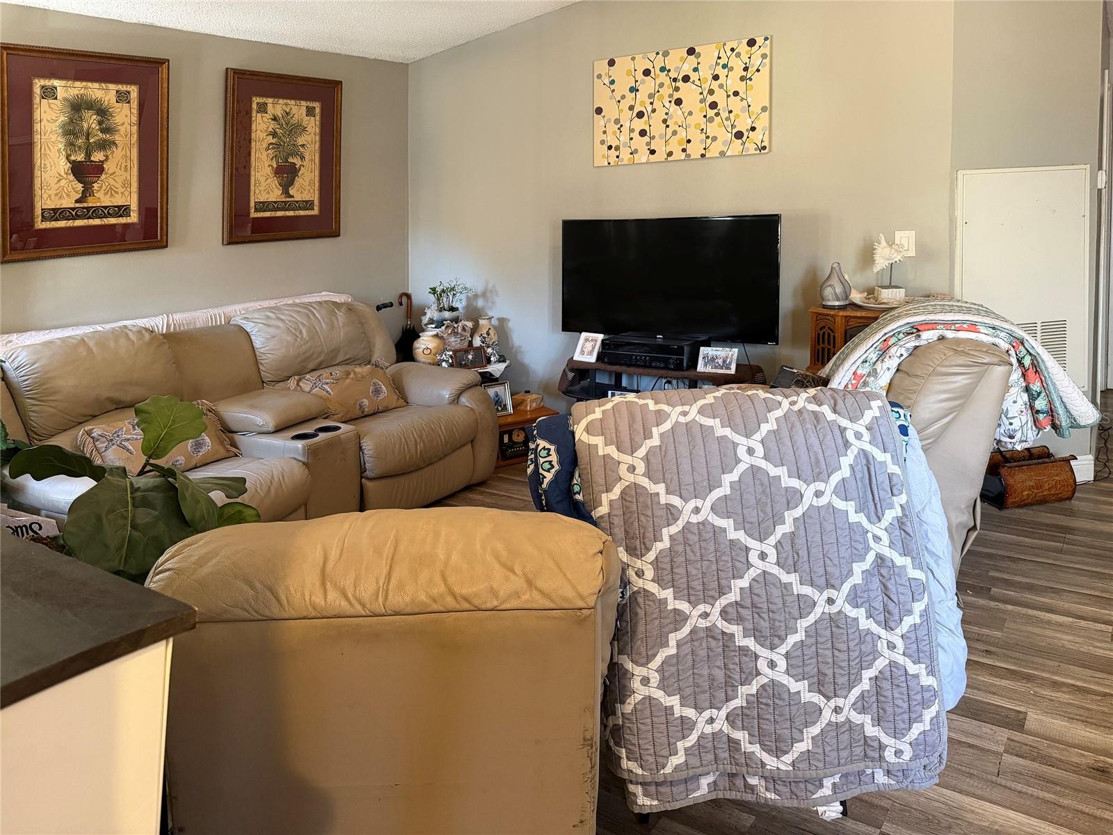 Image 5 of 10 For 918 Loquat Tree Road