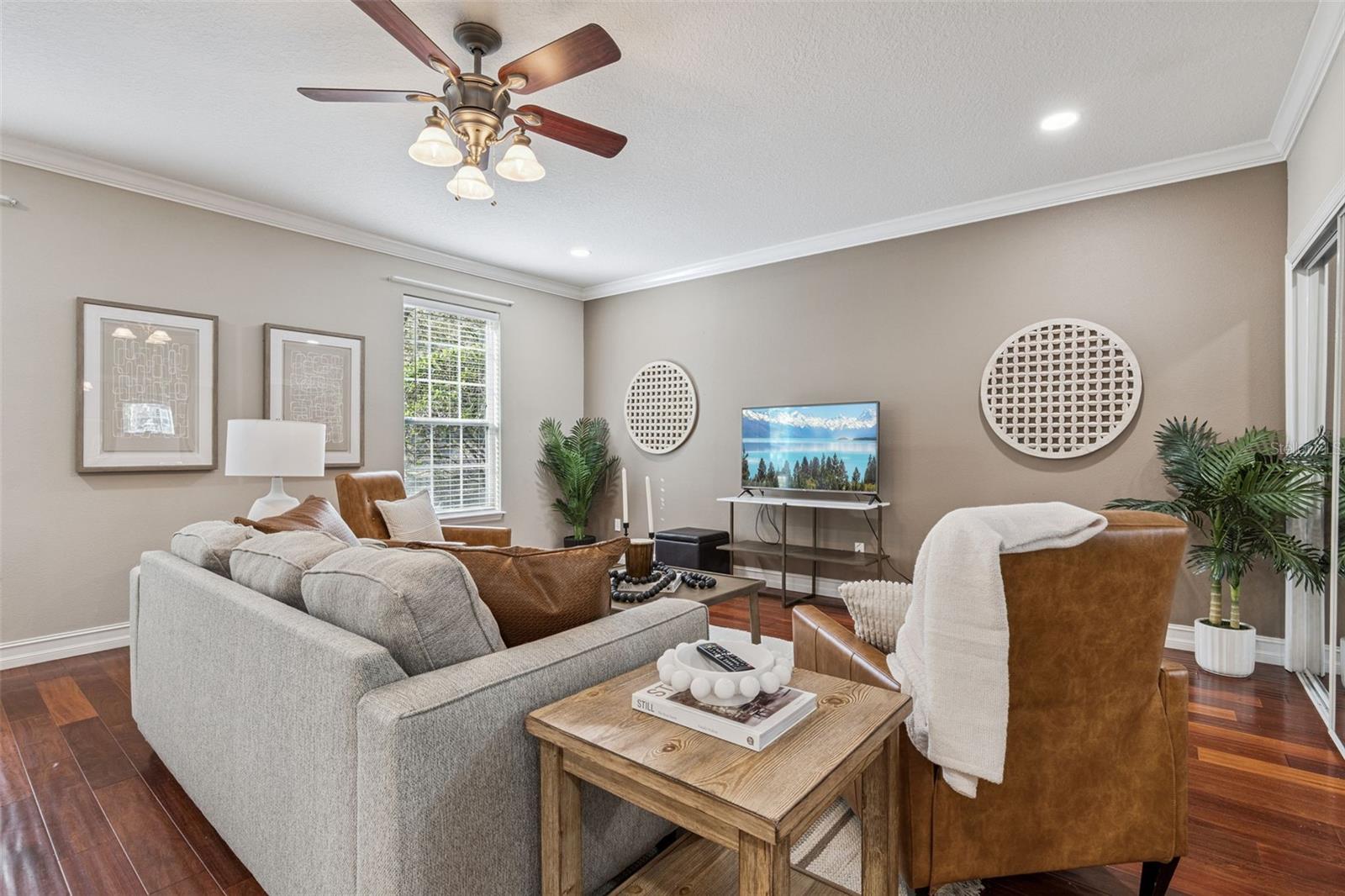 Listing photo id 8 for 1545 Covered Bridge Drive