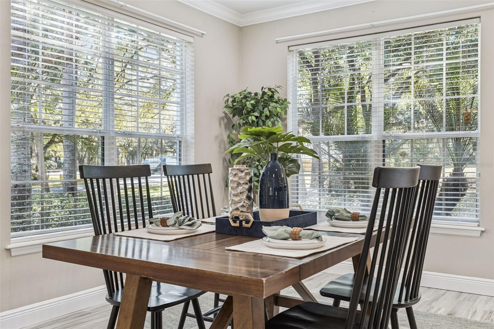 Listing photo id 9 for 1545 Covered Bridge Drive