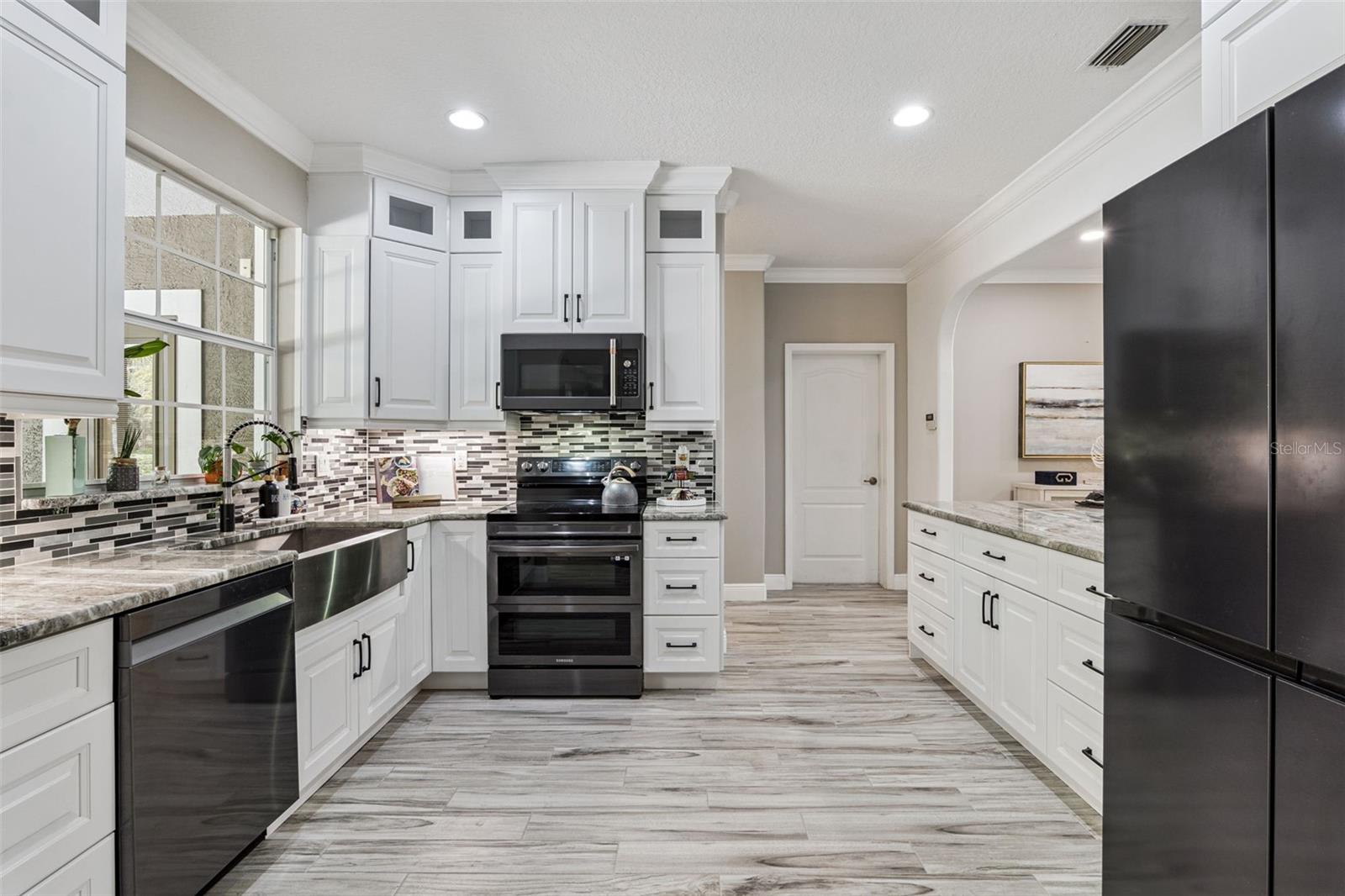 Listing photo id 10 for 1545 Covered Bridge Drive