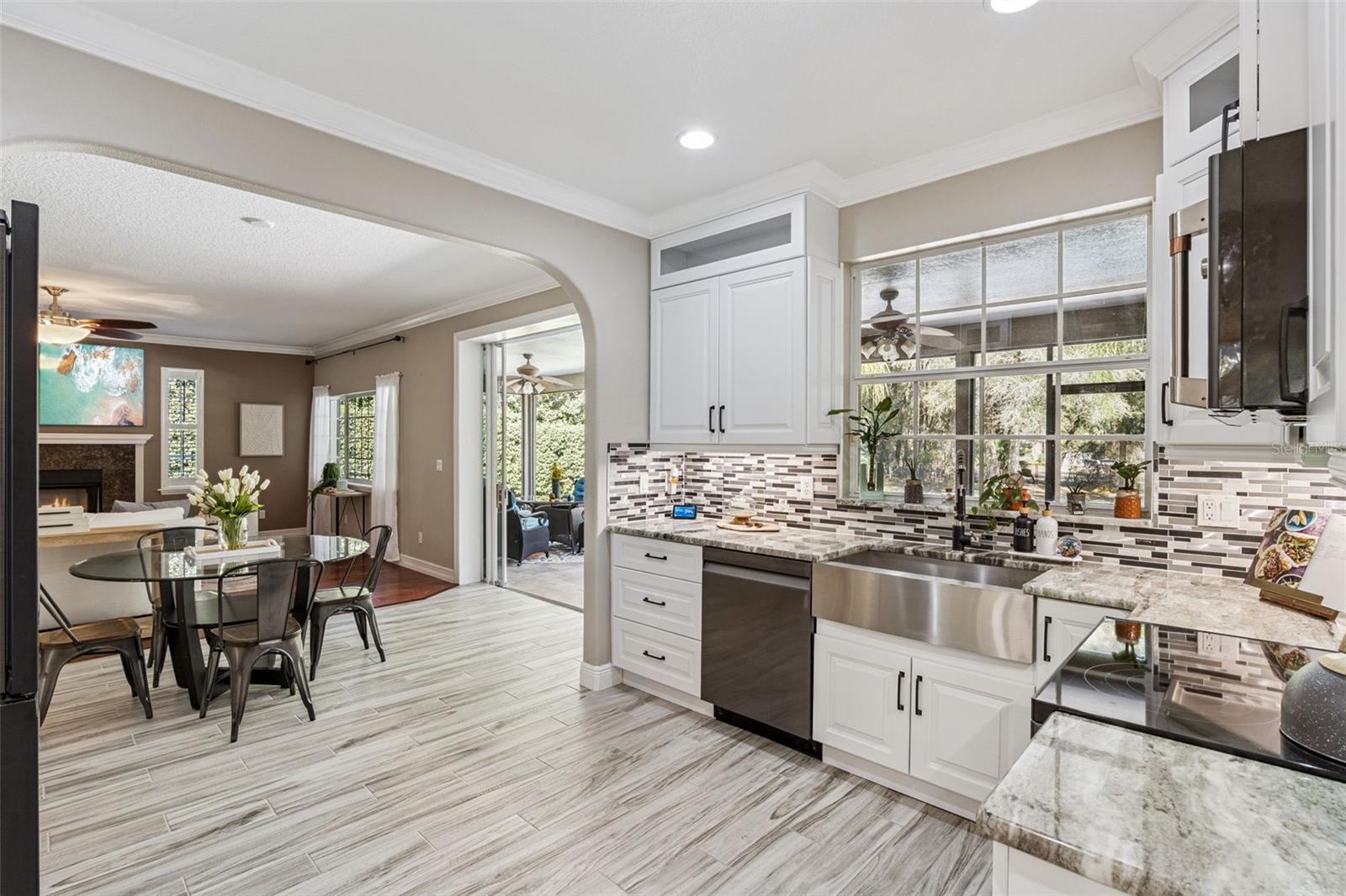 Listing photo id 11 for 1545 Covered Bridge Drive