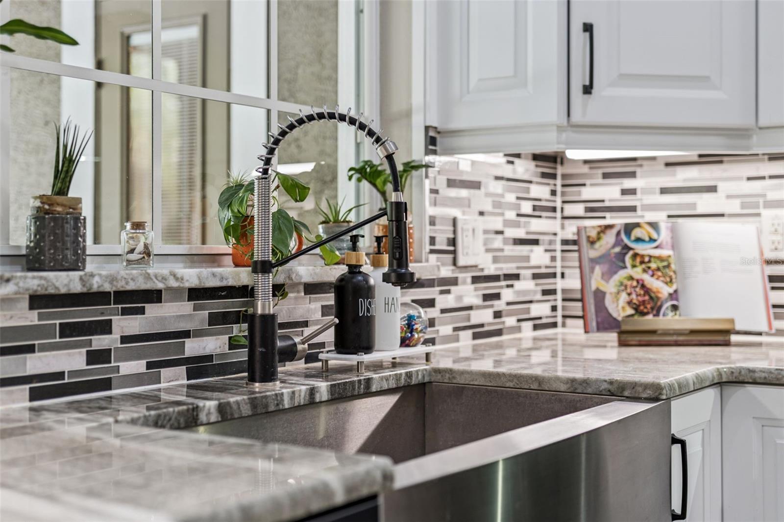 Listing photo id 14 for 1545 Covered Bridge Drive