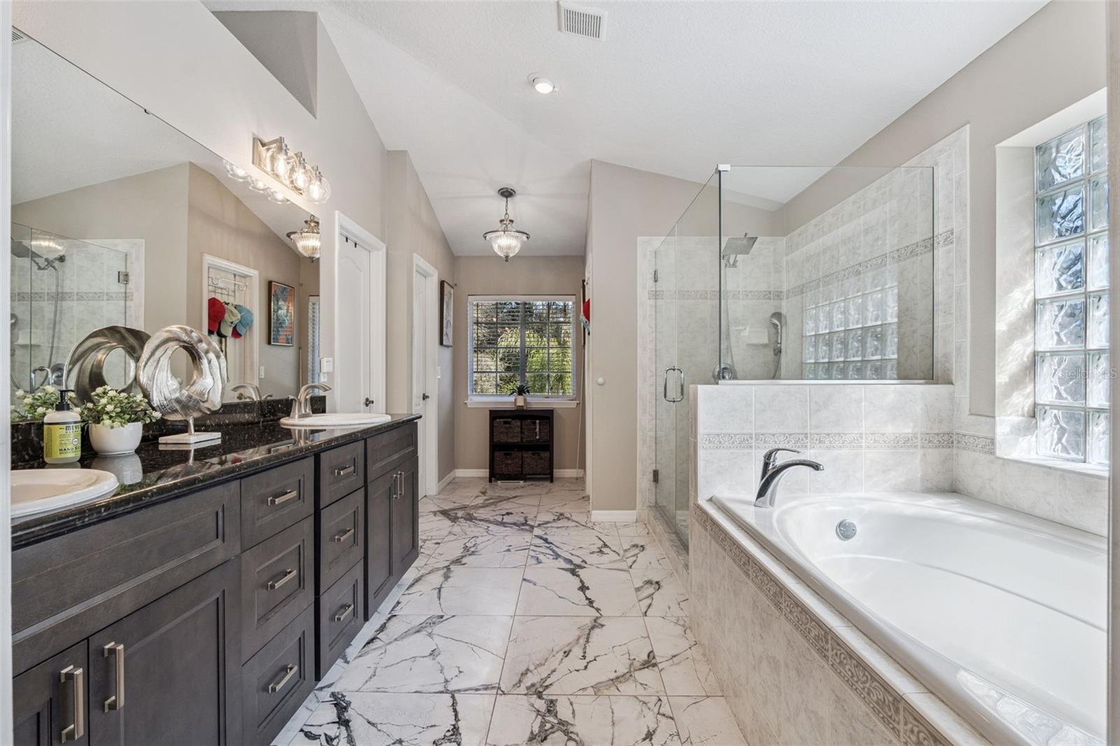 Listing photo id 26 for 1545 Covered Bridge Drive