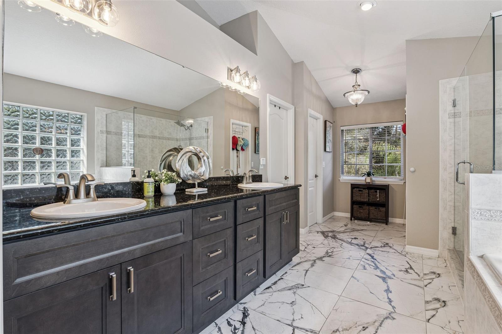 Listing photo id 27 for 1545 Covered Bridge Drive