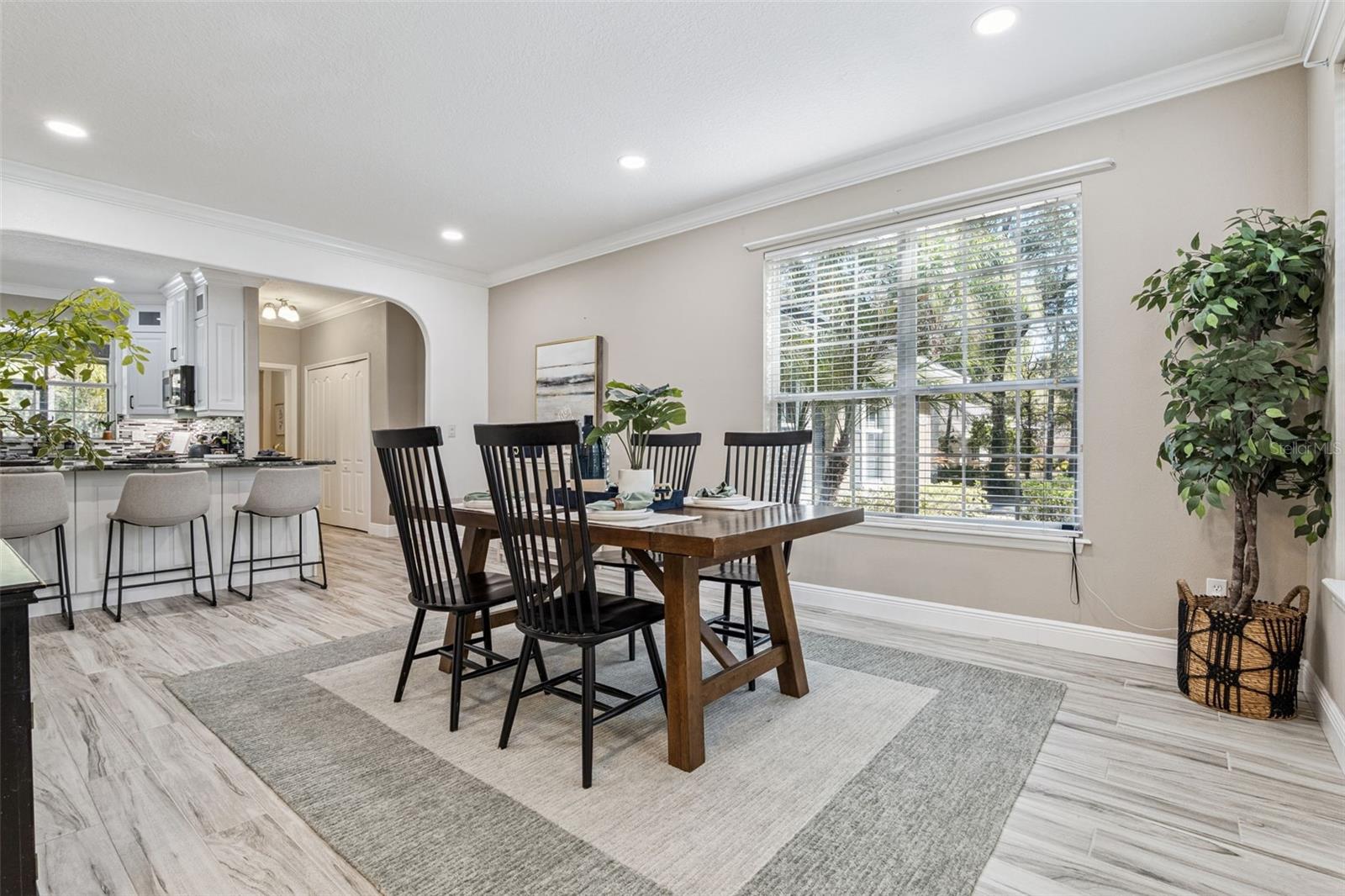 Listing photo id 4 for 1545 Covered Bridge Drive