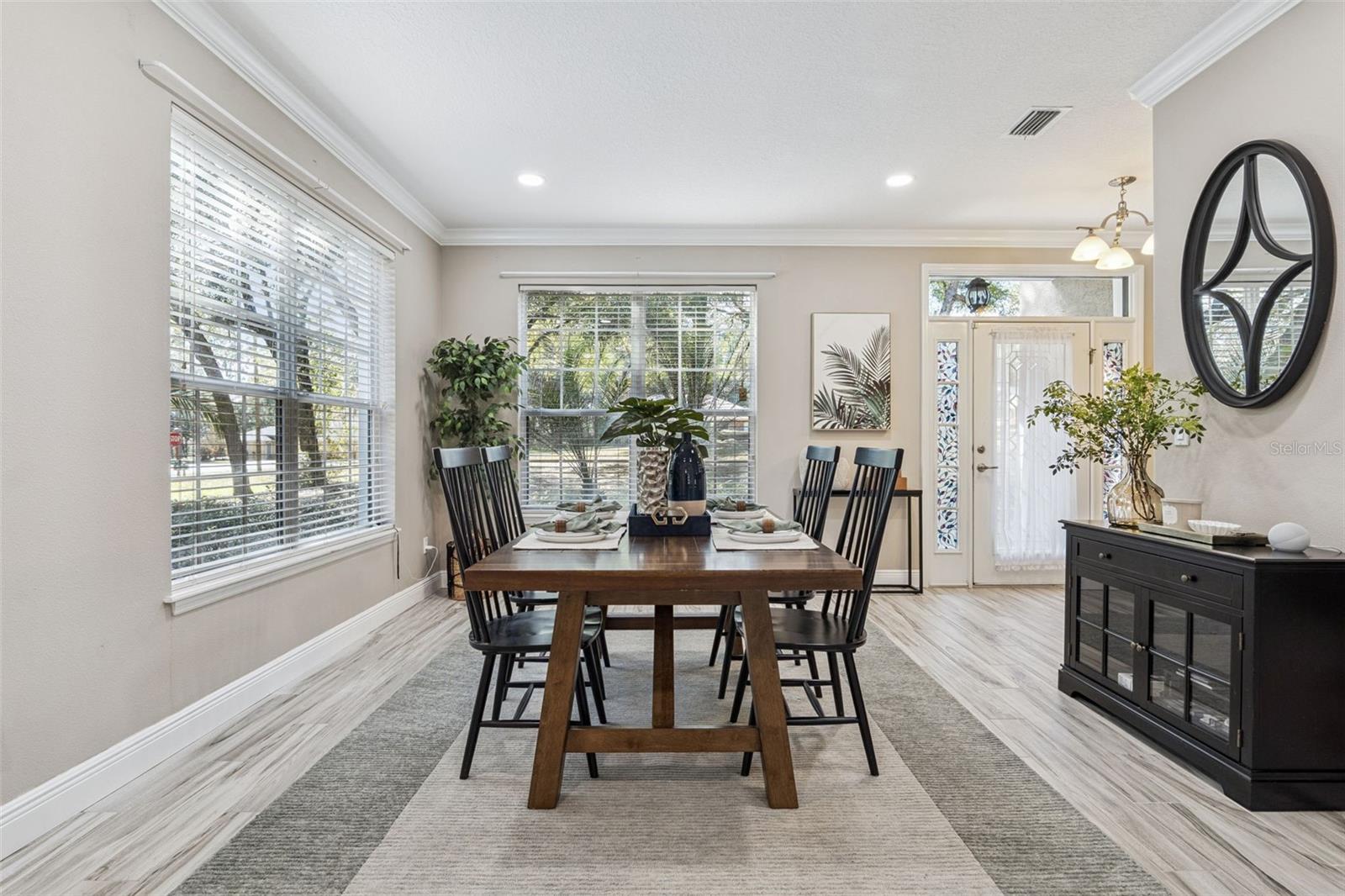 Listing photo id 5 for 1545 Covered Bridge Drive