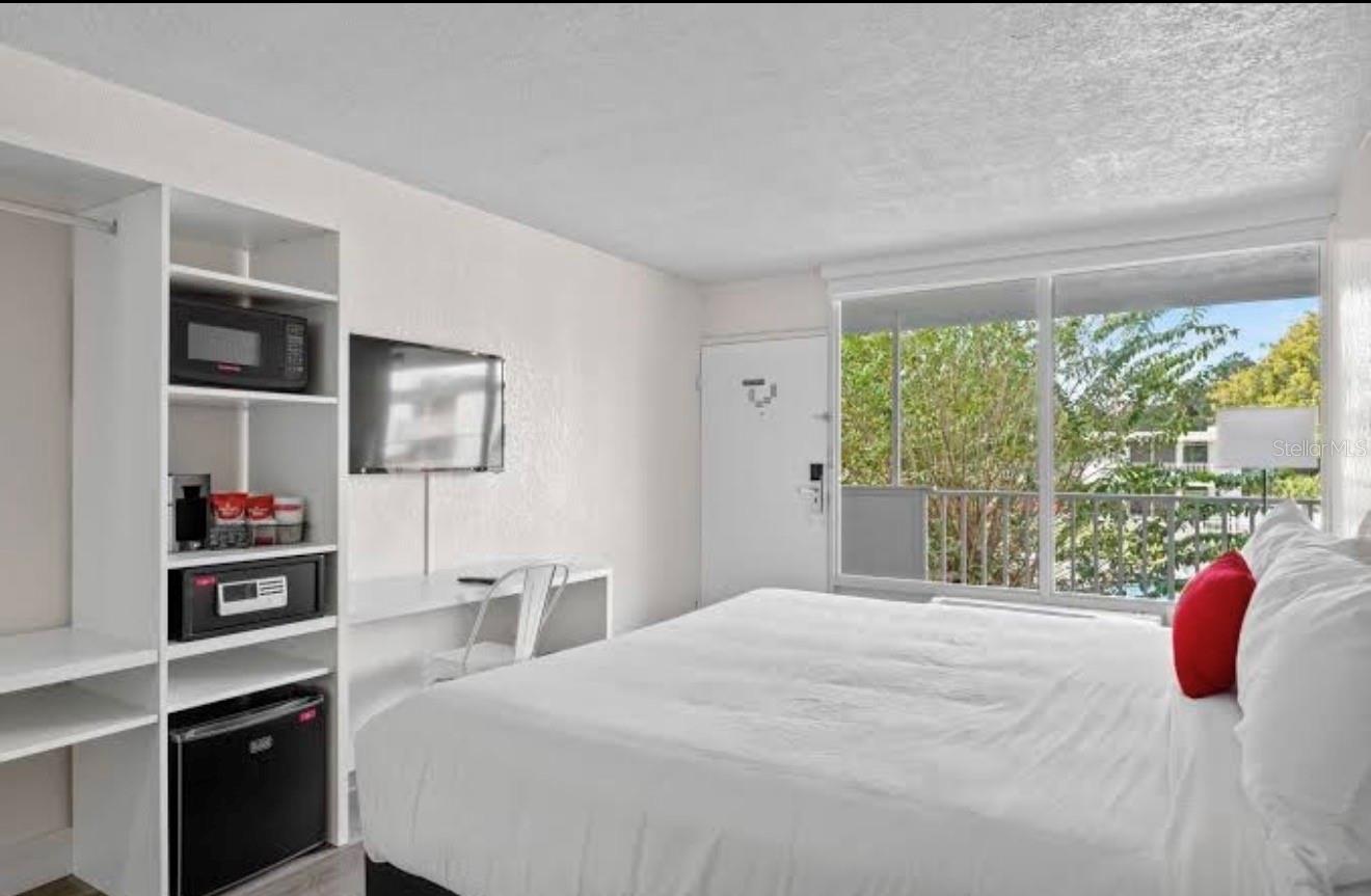 Image 4 of 5 For 2930 Polynesian Isle Boulevard 223