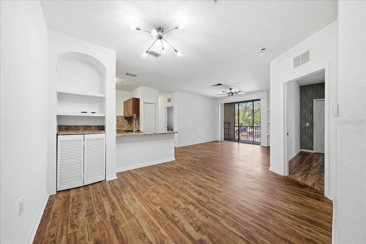 Image 11 of 29 For 6141 Metrowest Boulevard 207