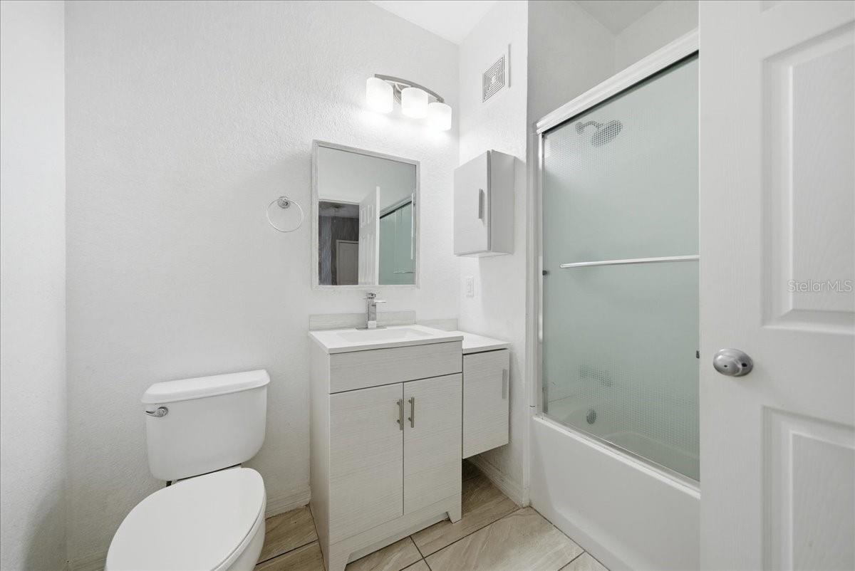 Image 9 of 29 For 6141 Metrowest Boulevard 207