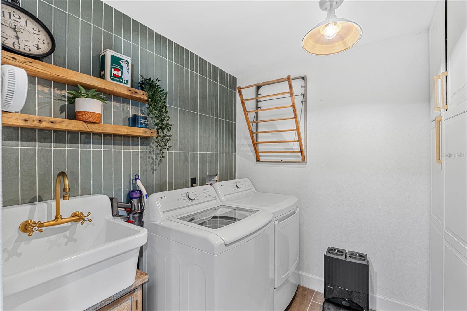 Image 9 of 48 For 17224 Old Country Lane