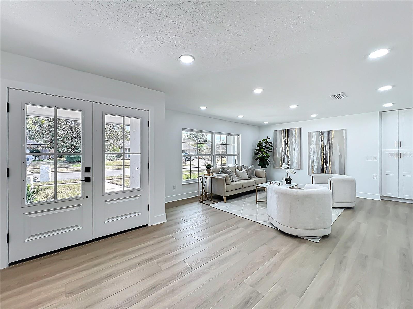 Image 12 of 94 For 351 White Oak Circle