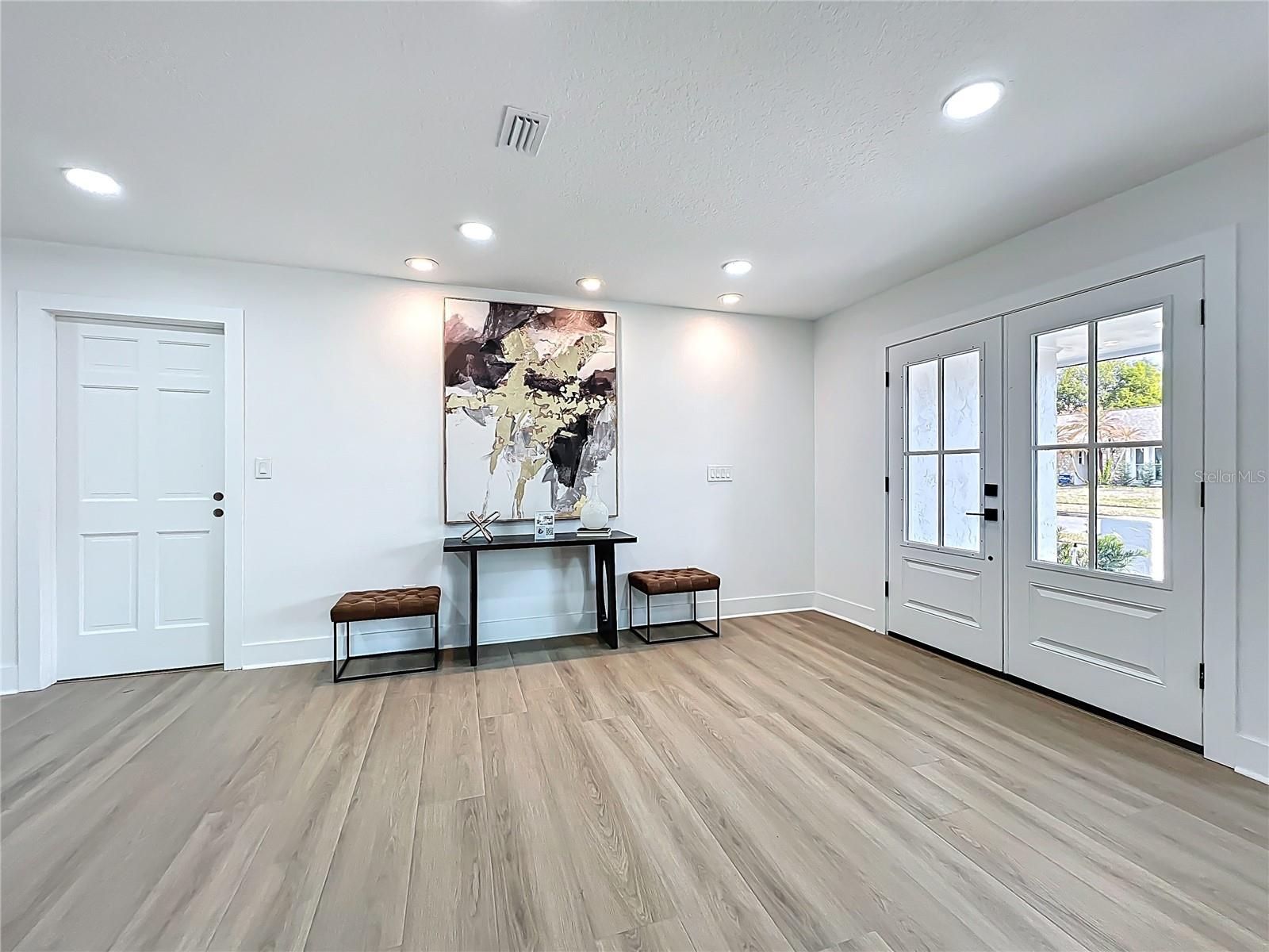 Image 13 of 94 For 351 White Oak Circle