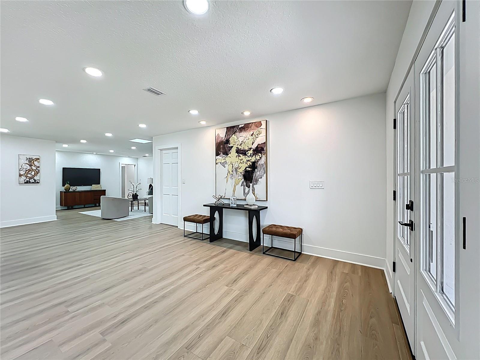 Image 14 of 94 For 351 White Oak Circle