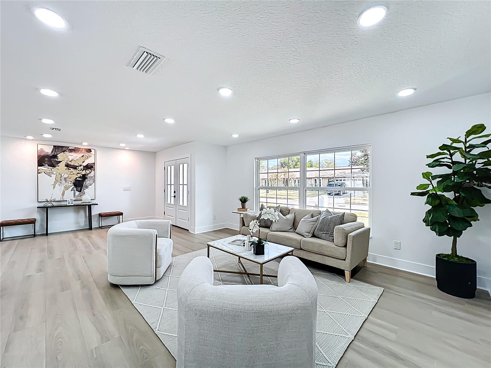 Image 19 of 94 For 351 White Oak Circle