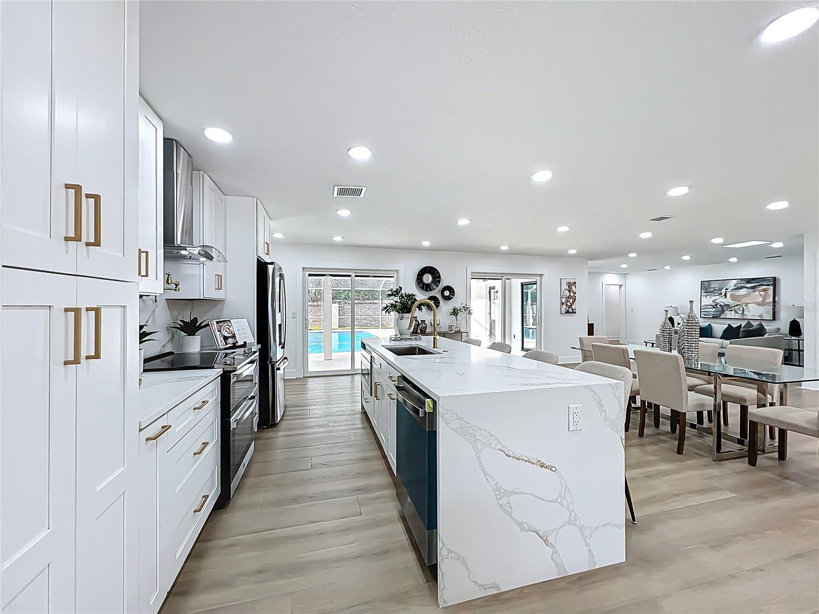 Image 21 of 94 For 351 White Oak Circle