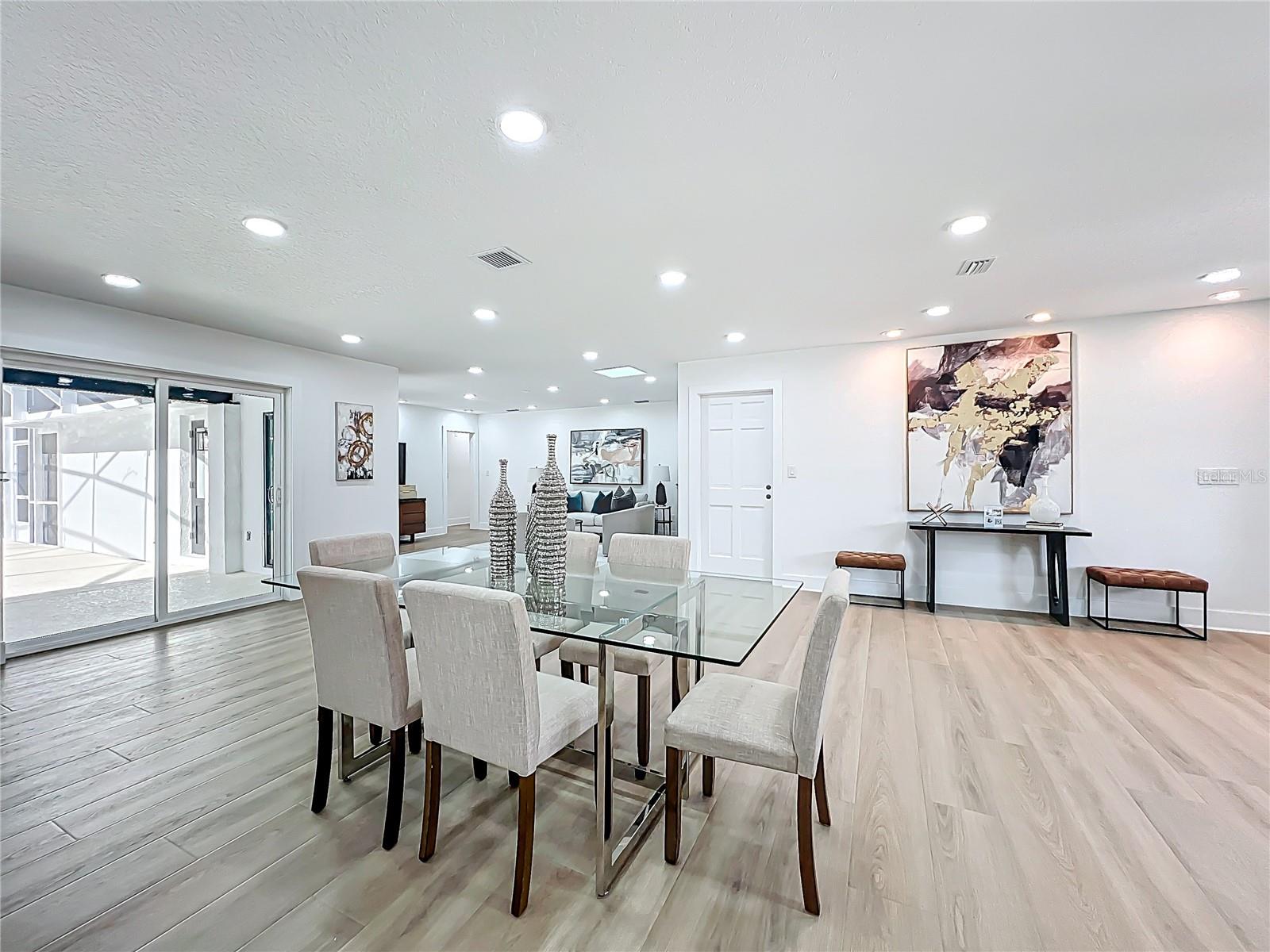 Image 28 of 94 For 351 White Oak Circle