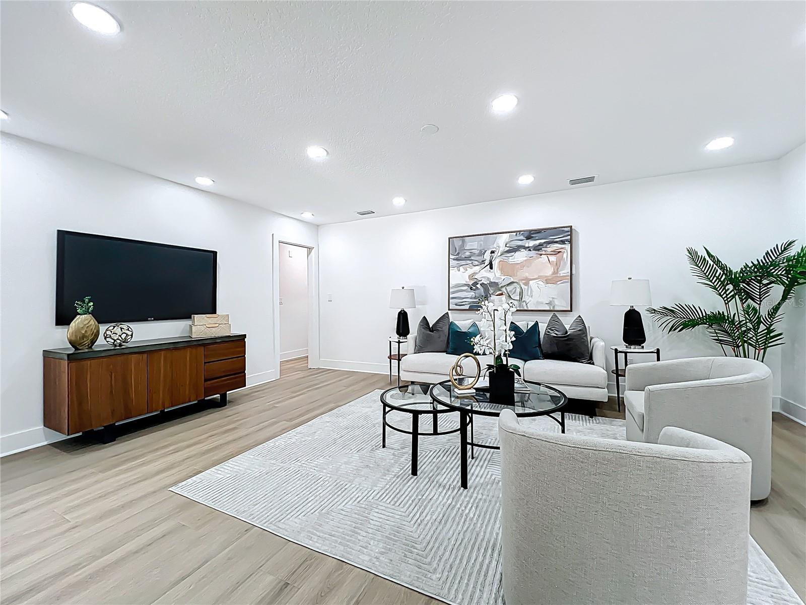 Image 34 of 94 For 351 White Oak Circle