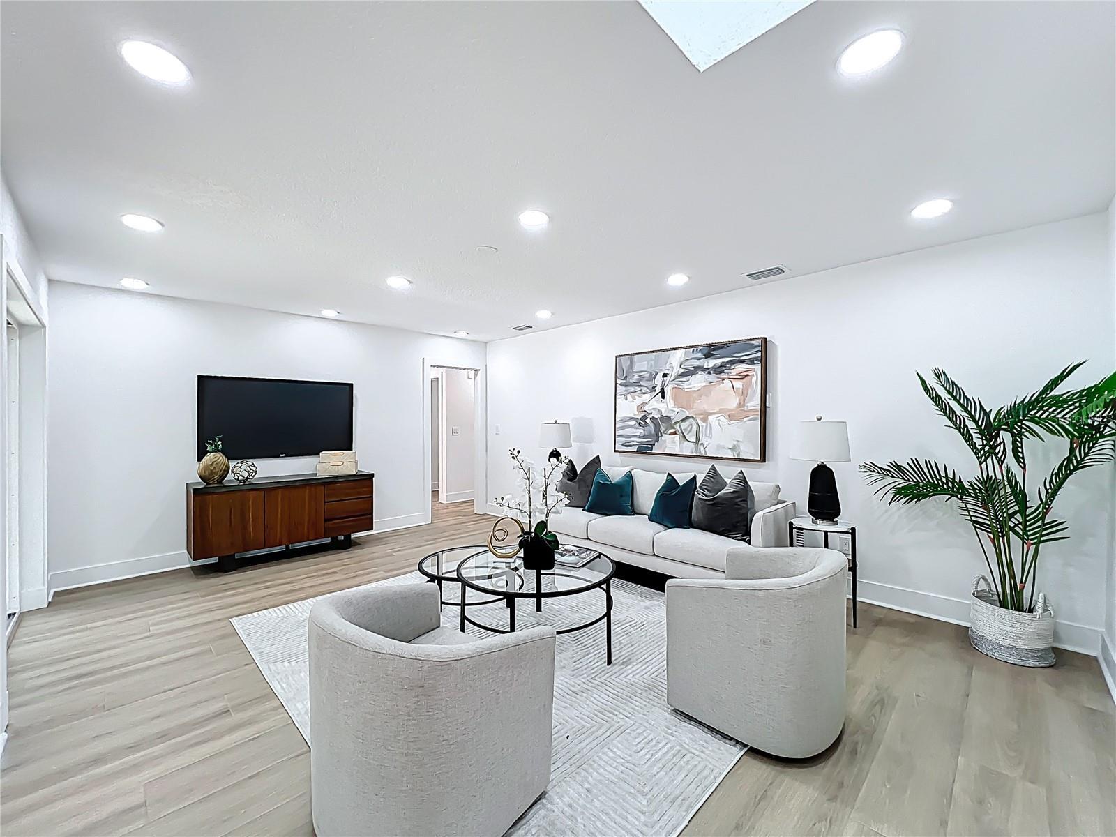 Image 35 of 94 For 351 White Oak Circle