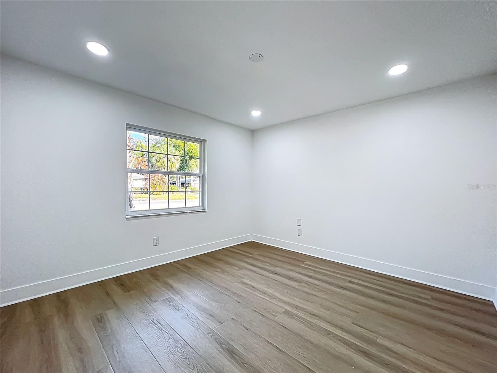 Image 39 of 94 For 351 White Oak Circle