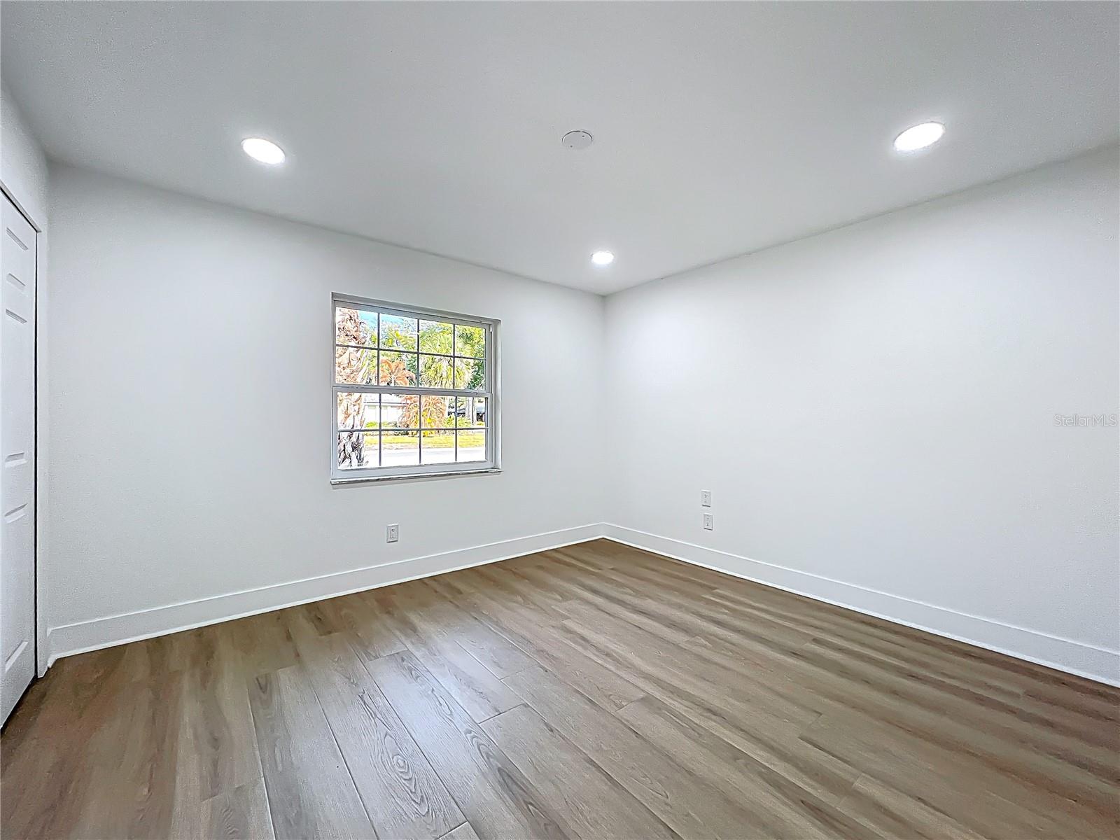 Image 40 of 94 For 351 White Oak Circle