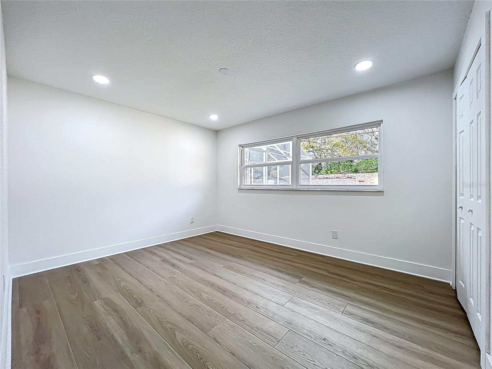 Image 42 of 94 For 351 White Oak Circle